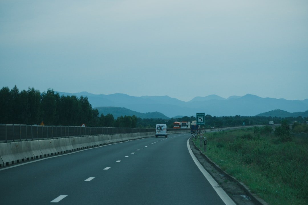 highway-with-distant-mountains-and-trees-mdmrd2pp1gi